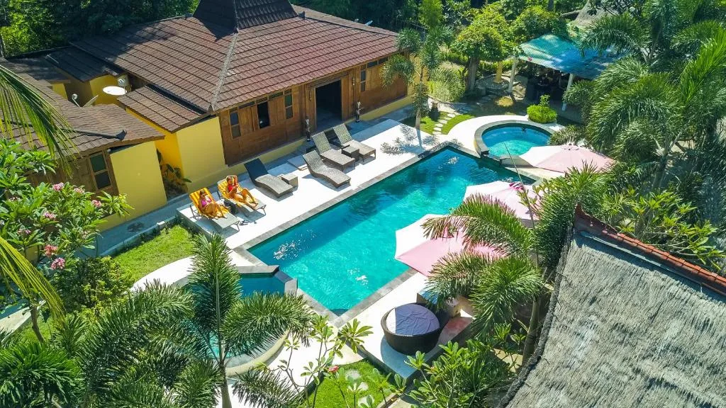 Vista aérea de la zona de la piscina de la cabaña Salim