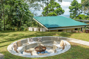 Sunken outdoor fire pit with circular seating